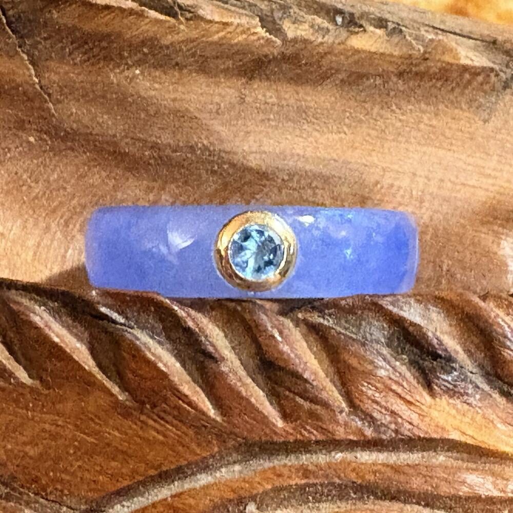 14K Gold, Blue Topaz and Blue Jade Ring Size 9 Inset Stone in Band